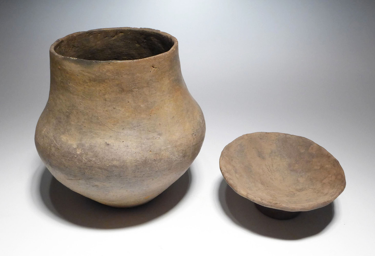 MOST UNIQUE OF THE COLLECTION - BRONZE AGE PRESTIGE CLASS CERAMIC URN WITH LID FROM THE URNFIELD LUSATIAN CULTURE *URN46